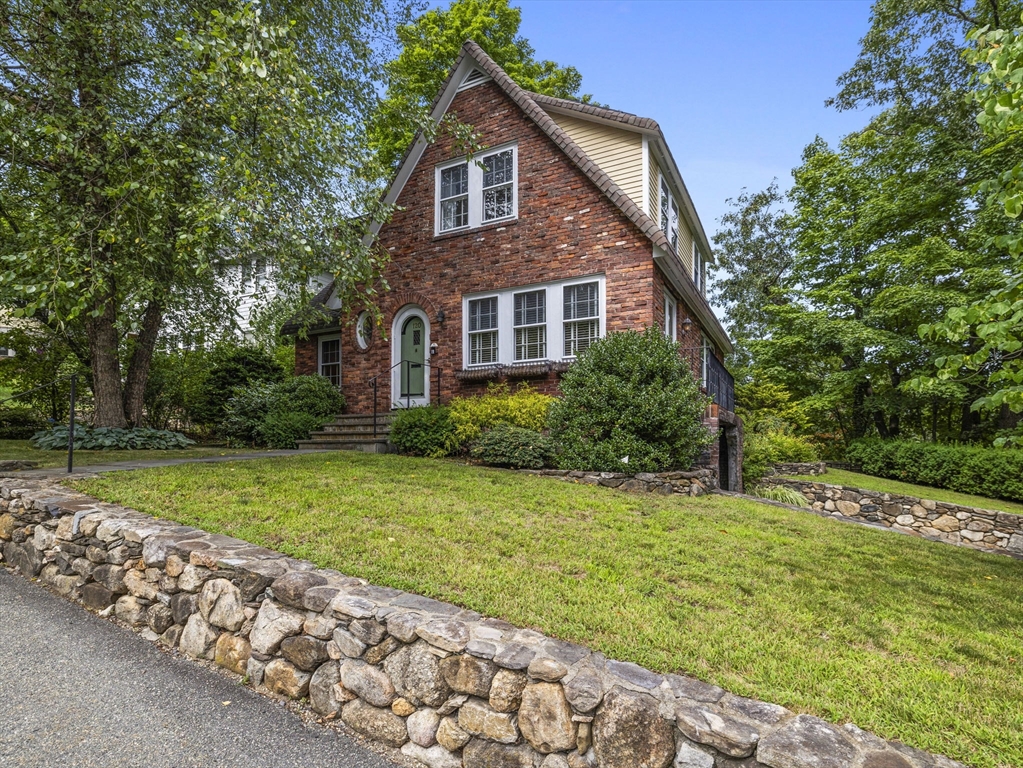 120 Crest Rd
