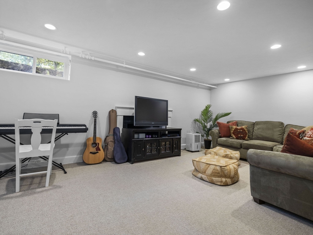 33 Thackeray Rd
