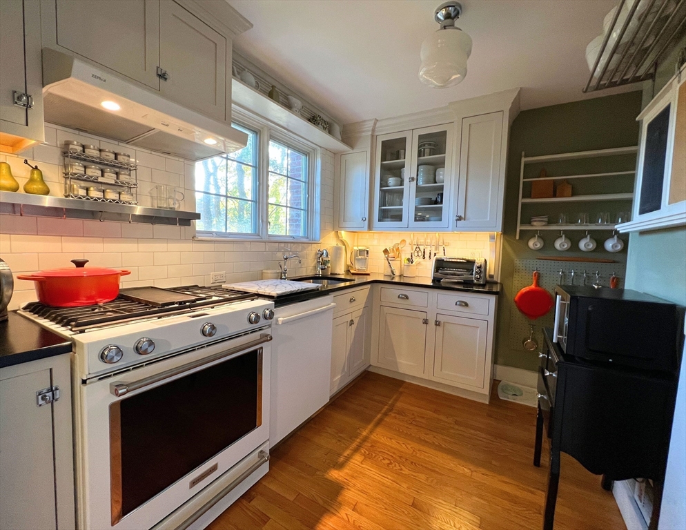 63 Linden St # 9