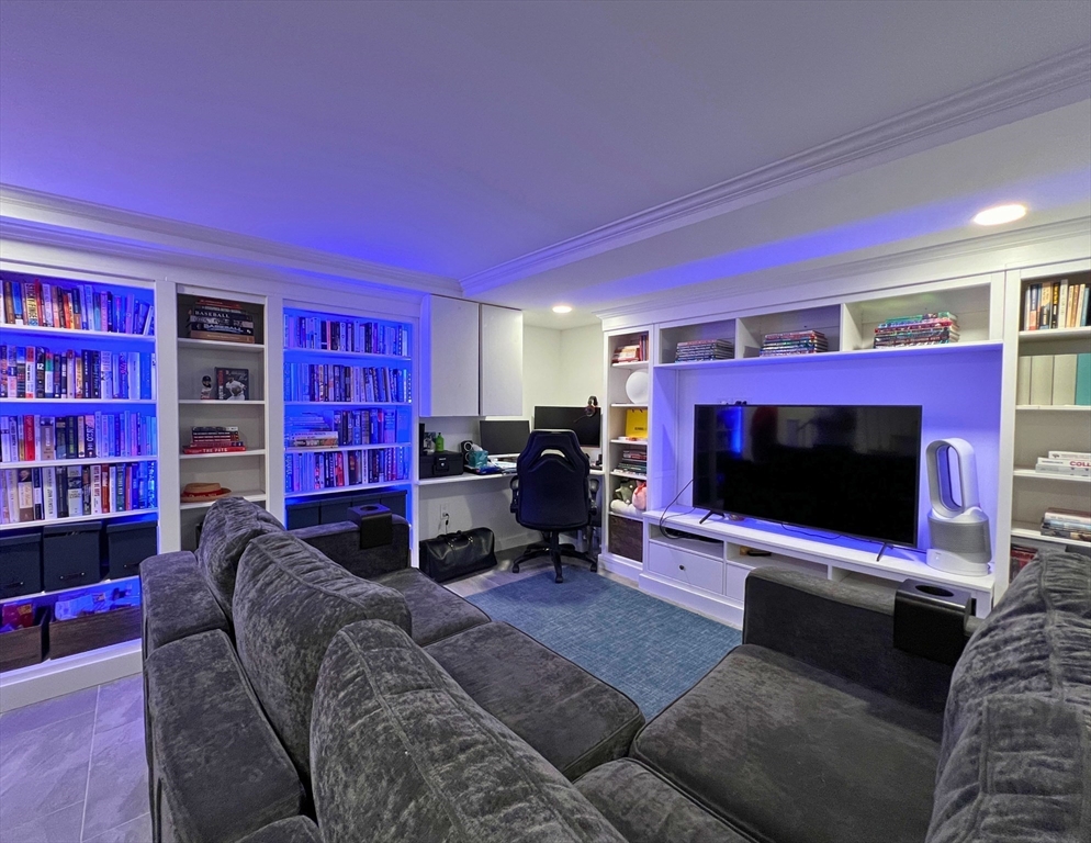 63 Linden St # 9