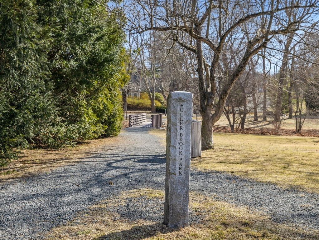 75 Leighton Rd