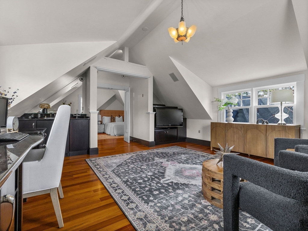 4 Middlesex St