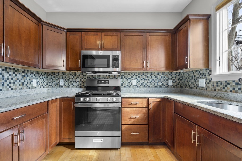 64 Putnam St # 64