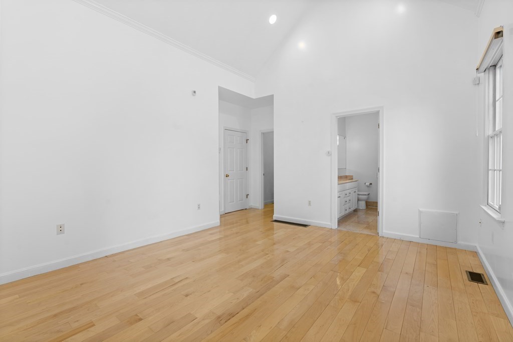 64 Putnam St # 64