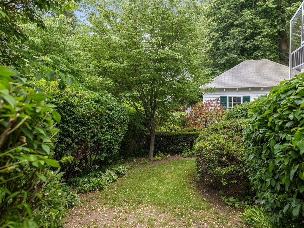 21 Wellesley Ave