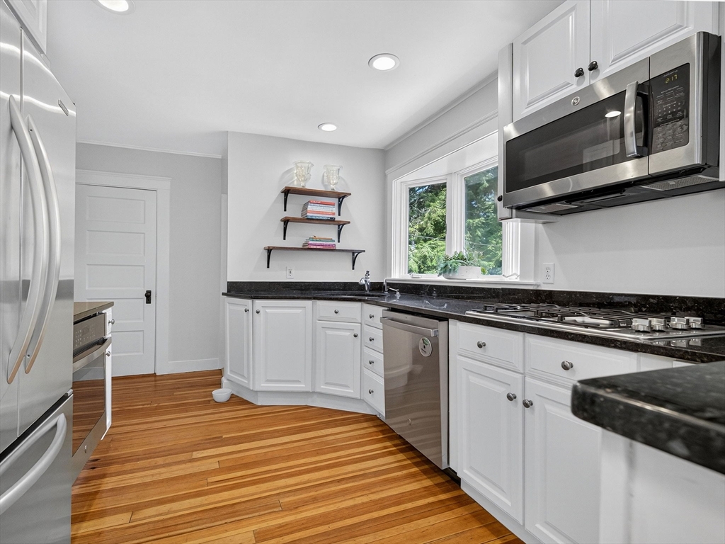 36 Donizetti St