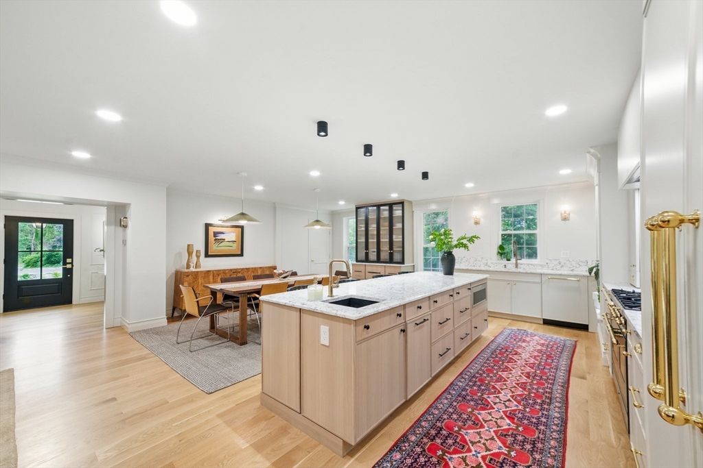 98 Great Plain Ave