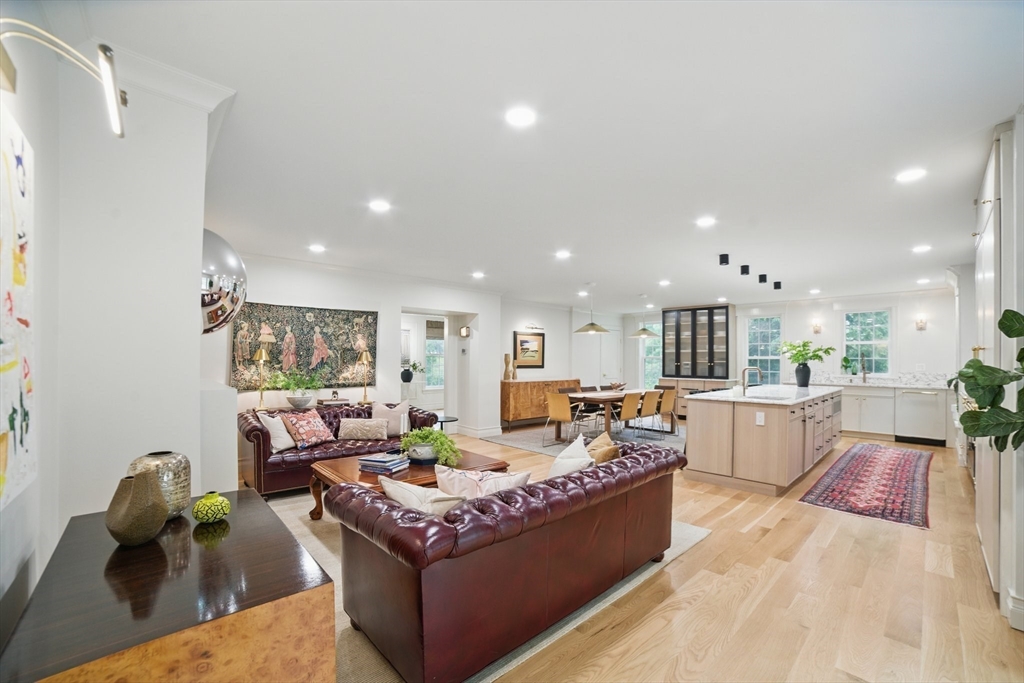 98 Great Plain Ave