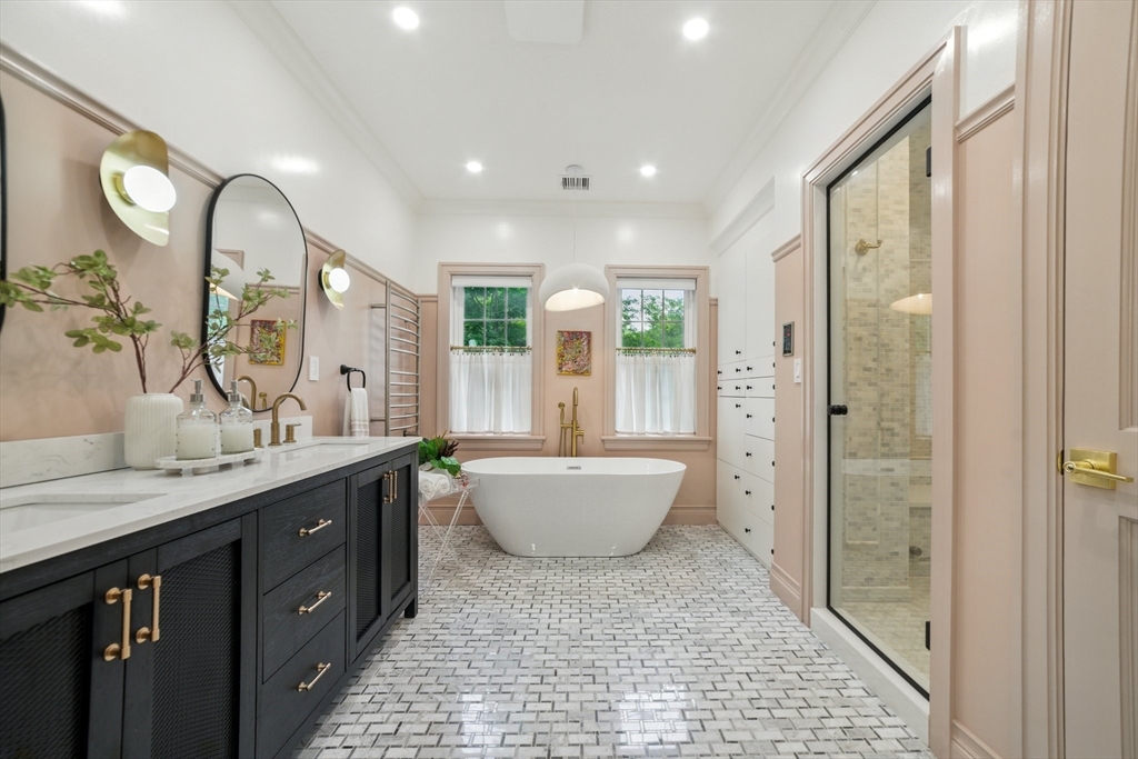 98 Great Plain Ave