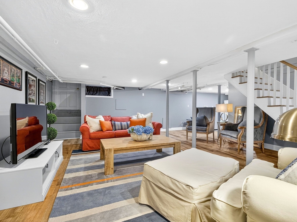 4 Southwick Cir