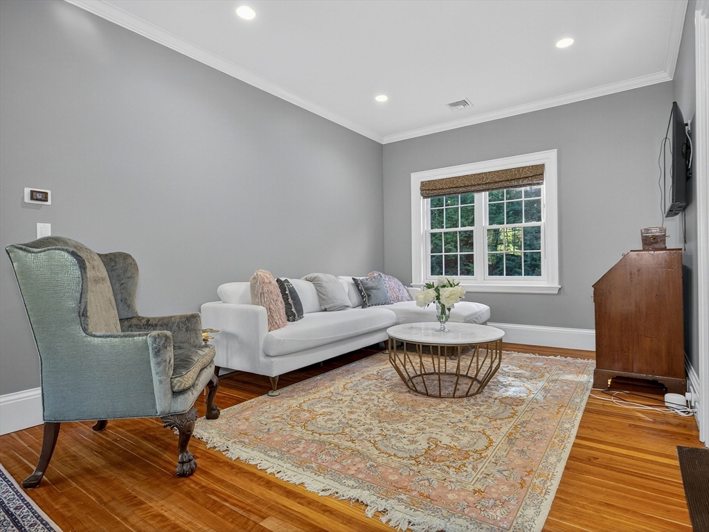 80 Livingston Rd, Wellesley