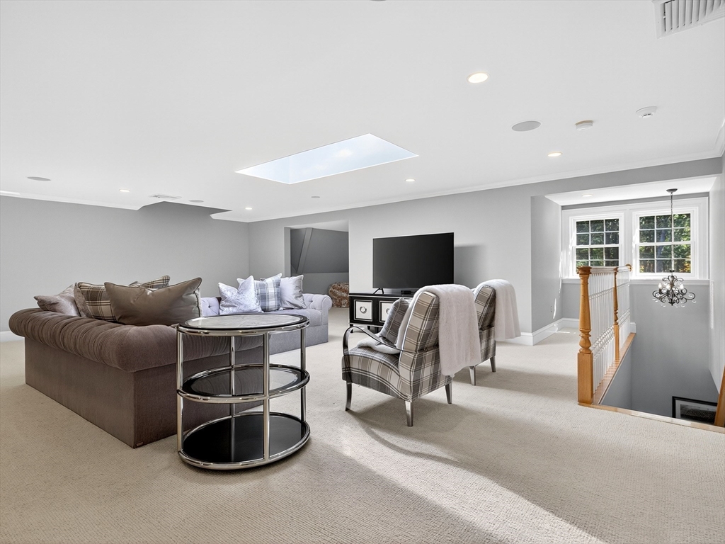 80 Livingston Rd, Wellesley