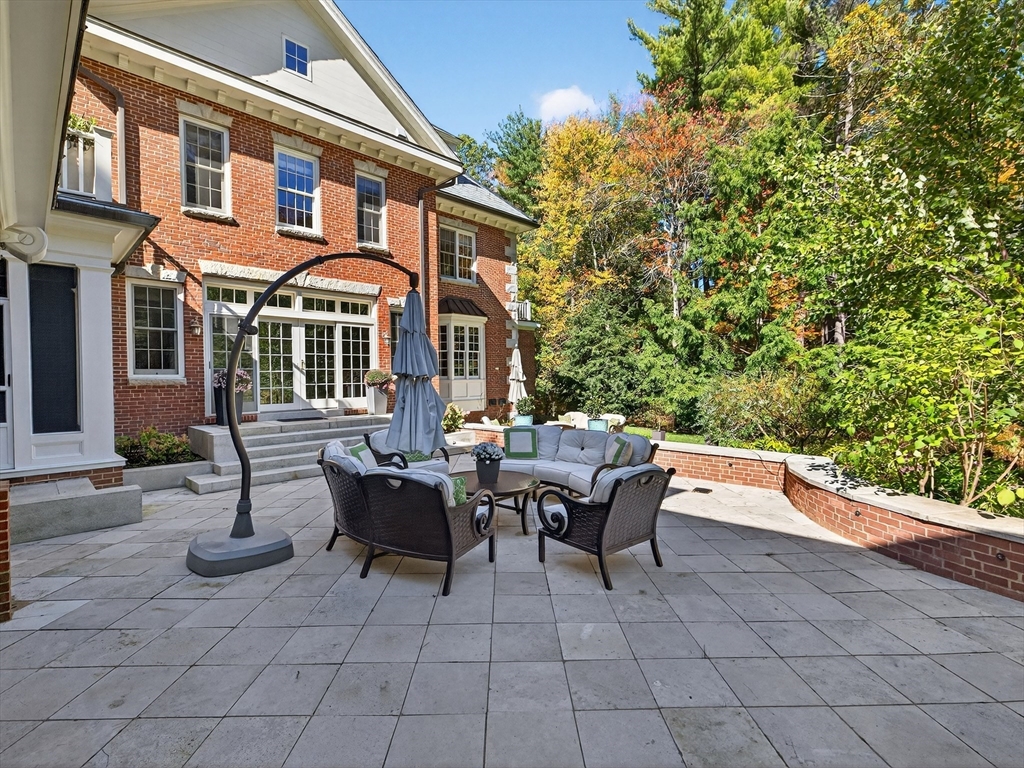 80 Livingston Rd, Wellesley