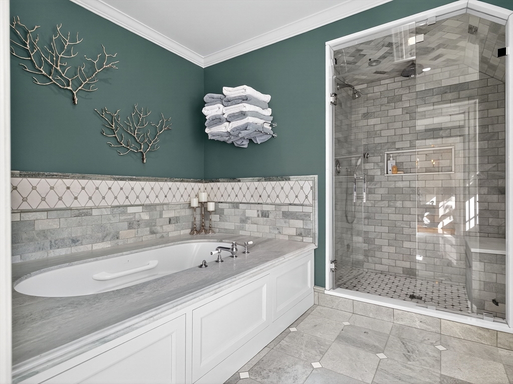 80 Livingston Rd, Wellesley