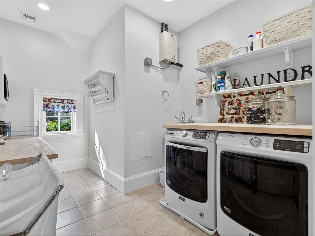 80 Livingston Rd, Wellesley