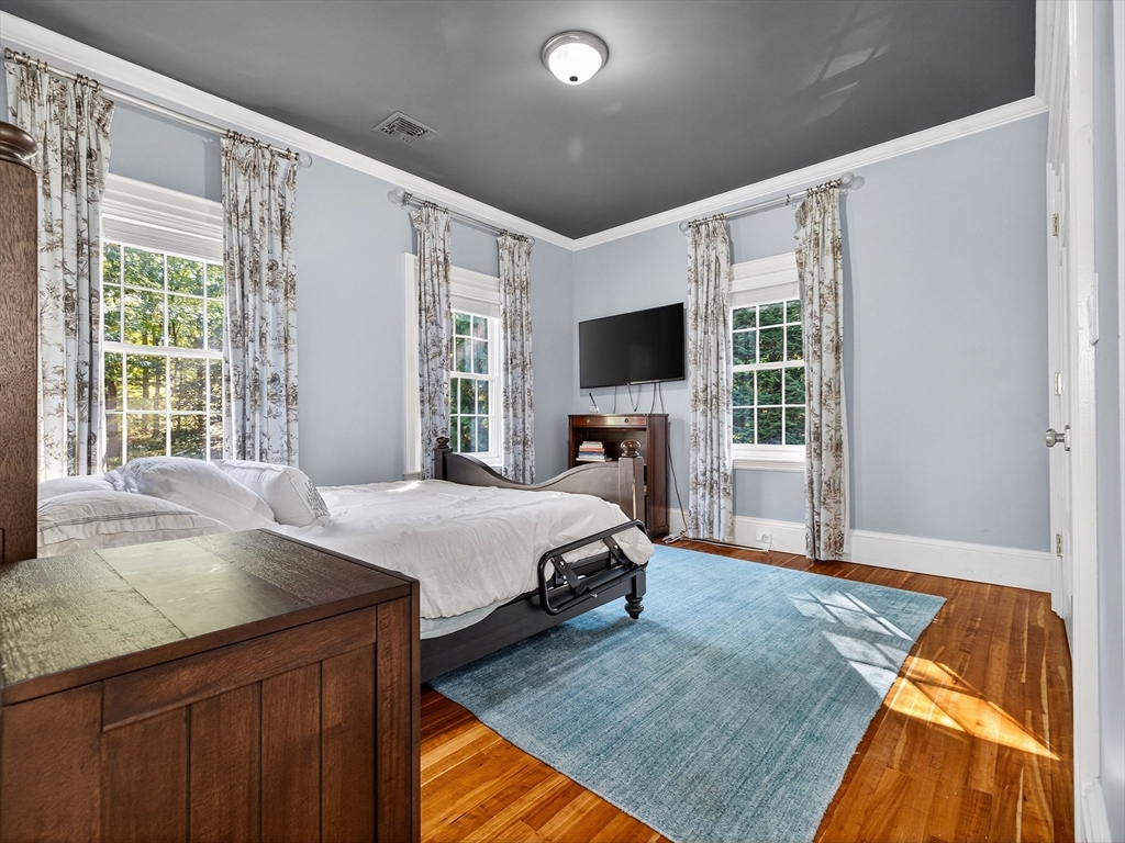 80 Livingston Rd, Wellesley