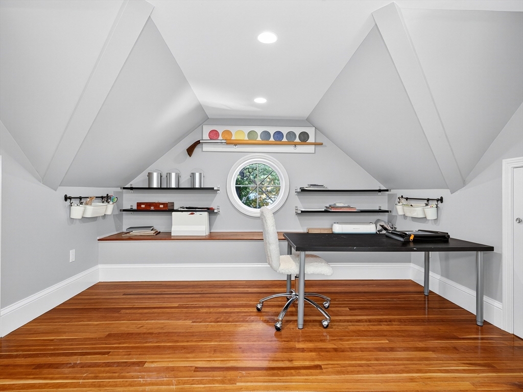 80 Livingston Rd, Wellesley