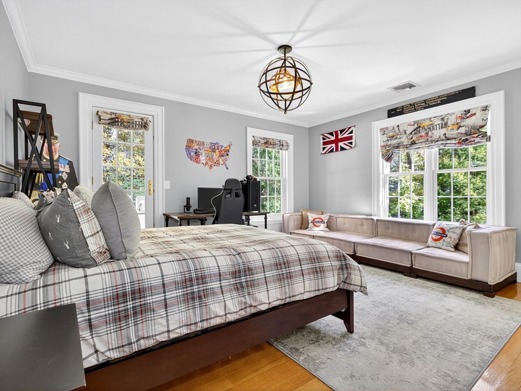 80 Livingston Rd, Wellesley