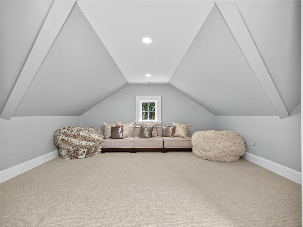 80 Livingston Rd, Wellesley