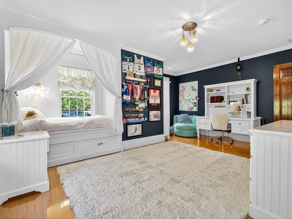 80 Livingston Rd, Wellesley