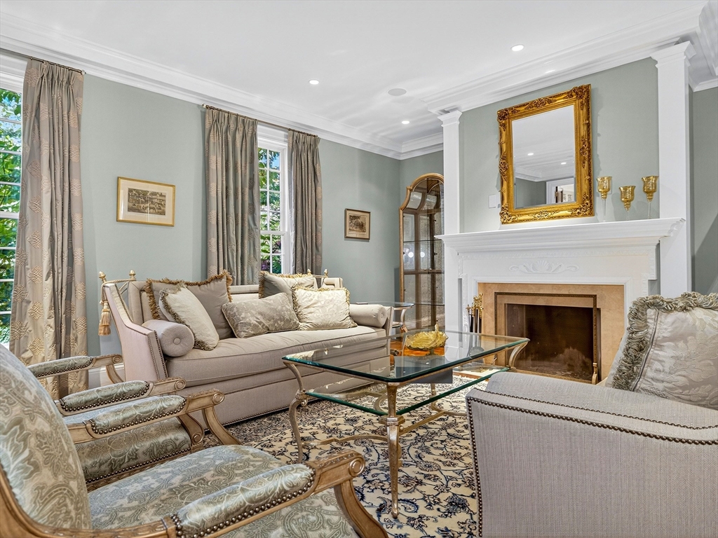 80 Livingston Rd, Wellesley