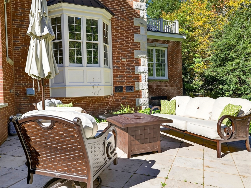 80 Livingston Rd, Wellesley
