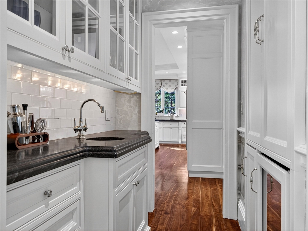 80 Livingston Rd, Wellesley