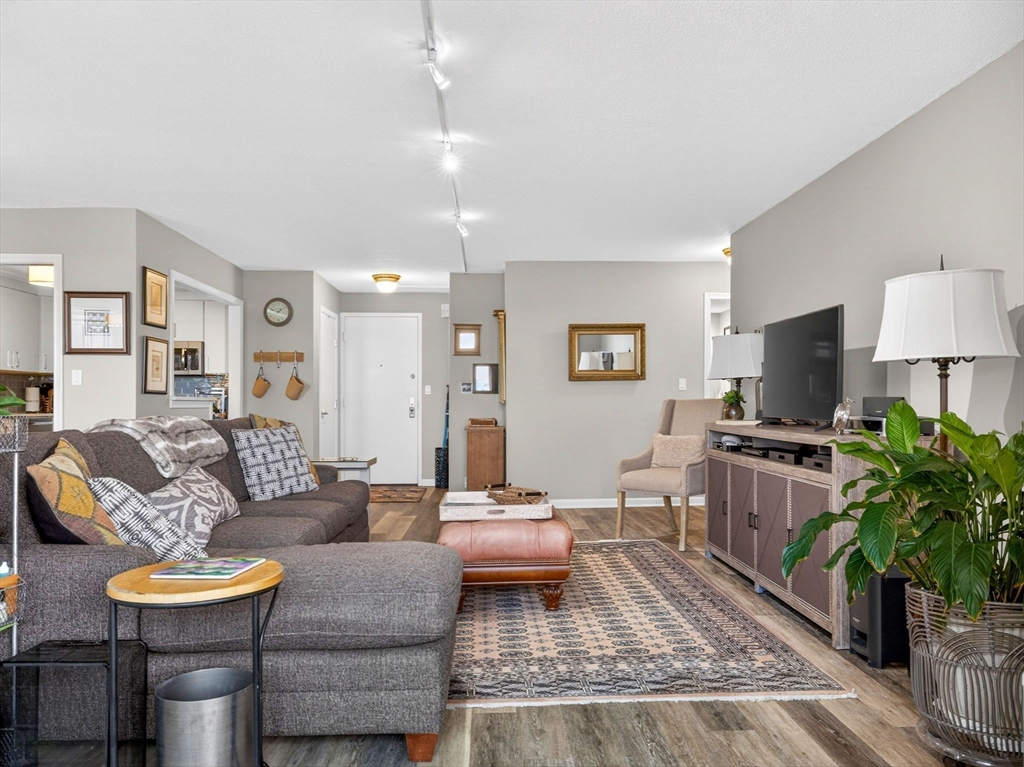 280 Boylston St # 713