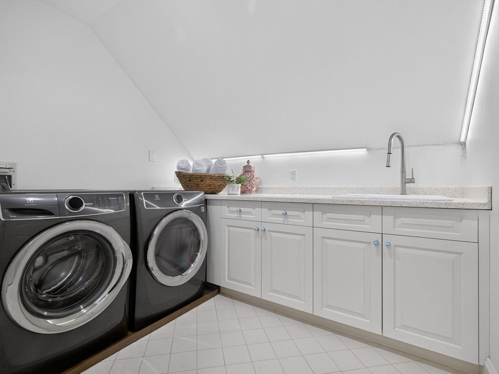 12 Winding River Cir