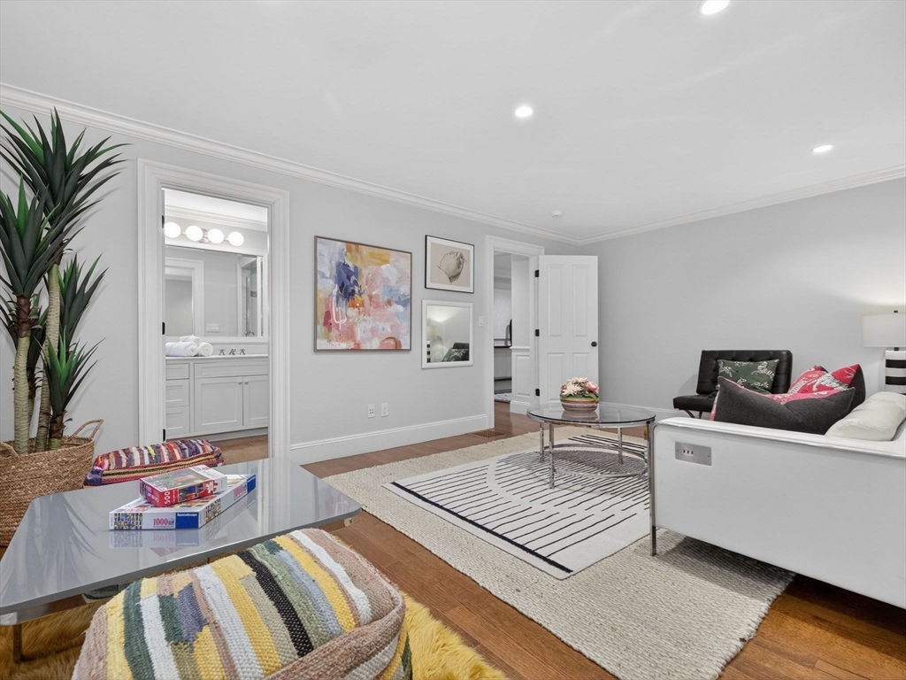 12 Winding River Cir