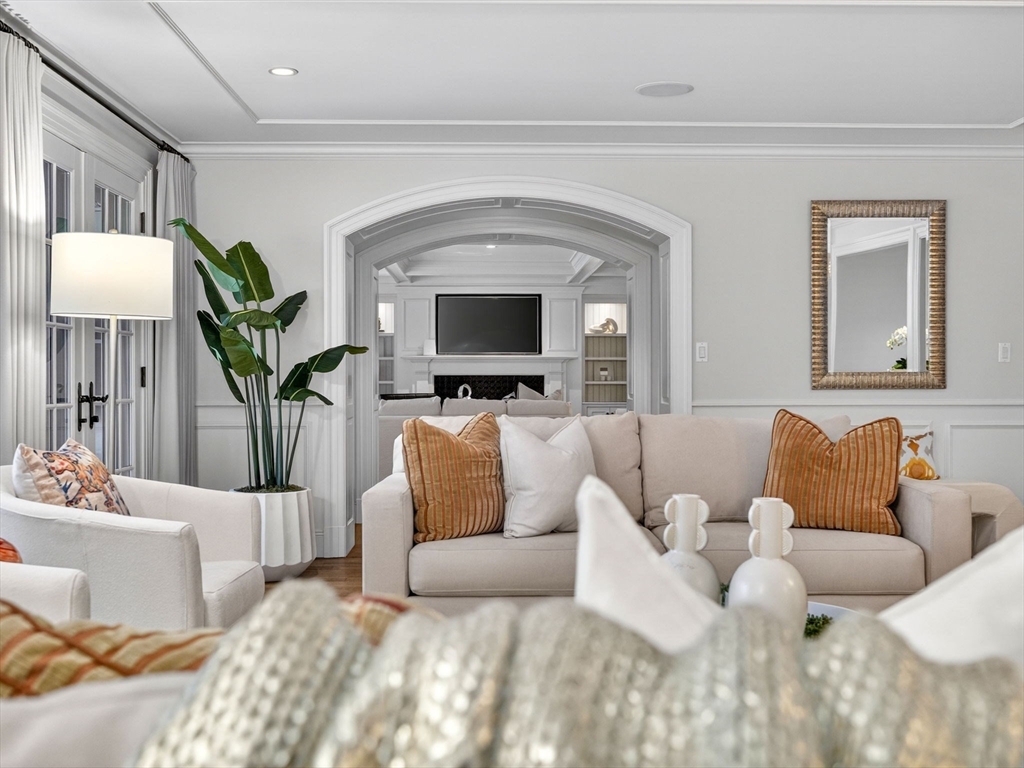 12 Winding River Cir