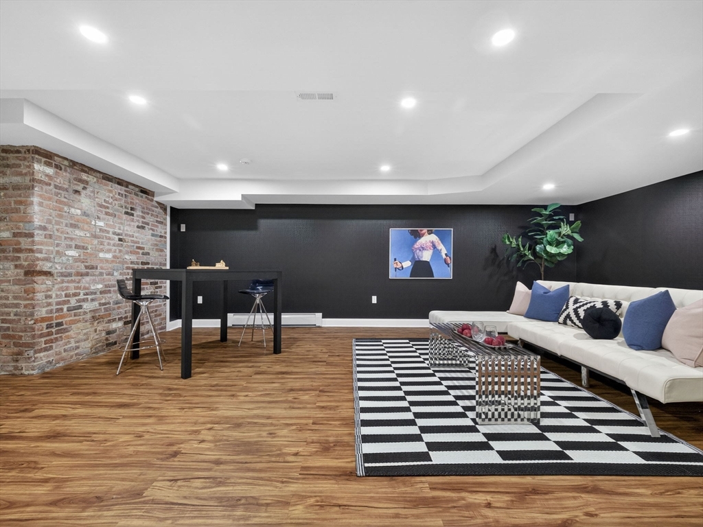 12 Winding River Cir