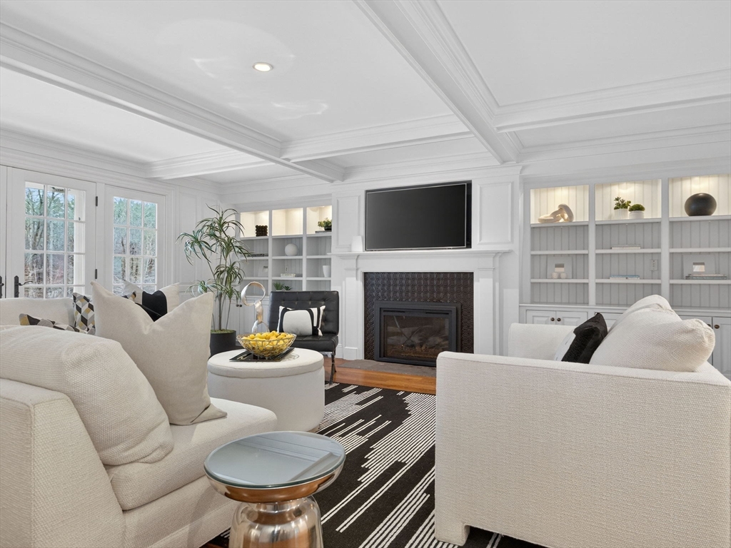 12 Winding River Cir