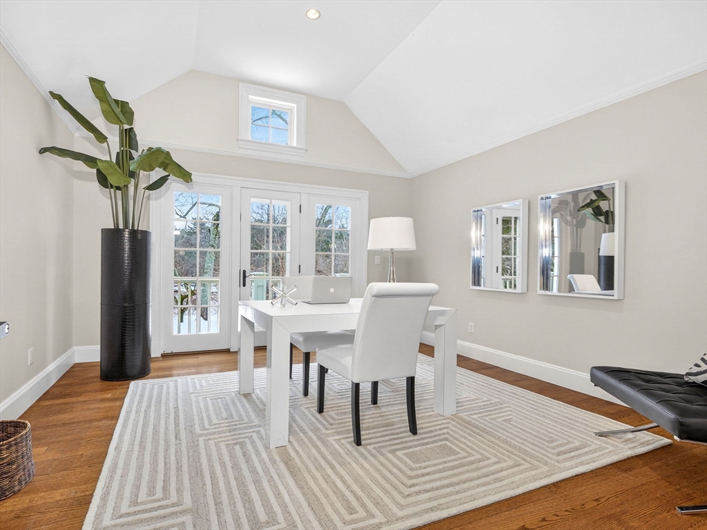 12 Winding River Cir