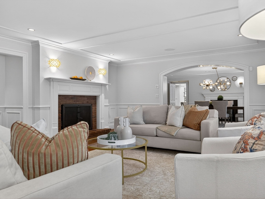 12 Winding River Cir