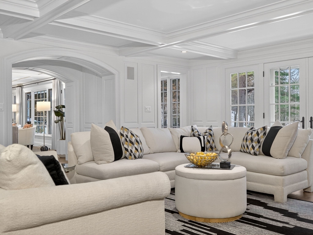 12 Winding River Cir