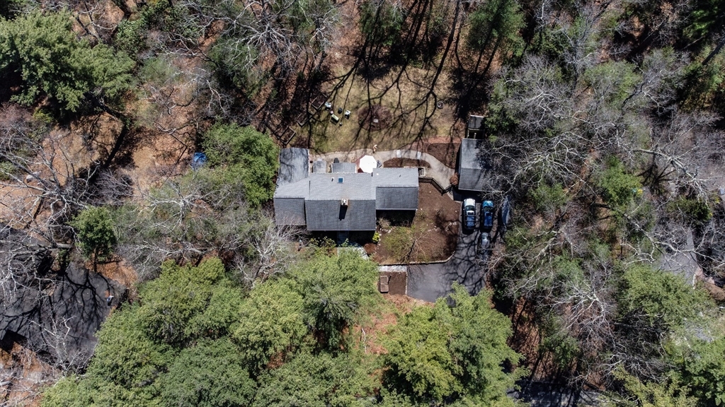 133 Glezen Ln