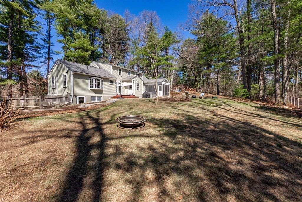 133 Glezen Ln
