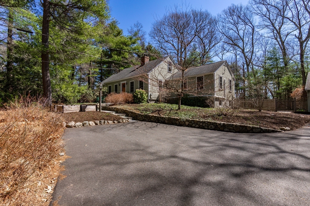 133 Glezen Ln