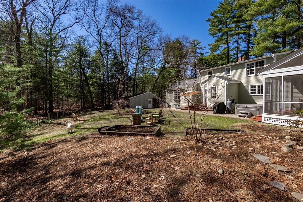 133 Glezen Ln