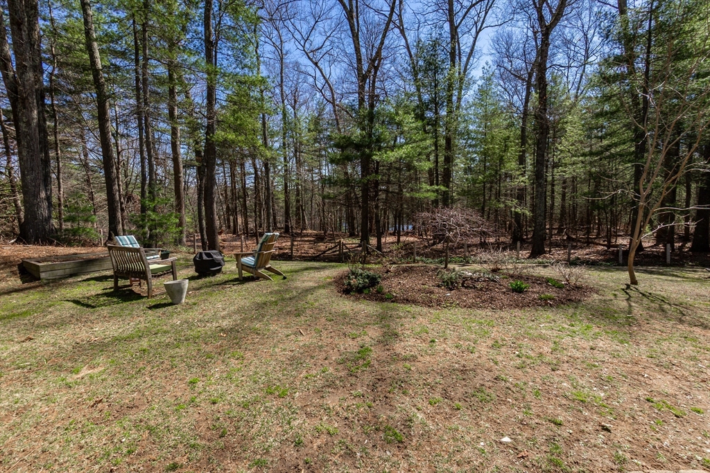 133 Glezen Ln