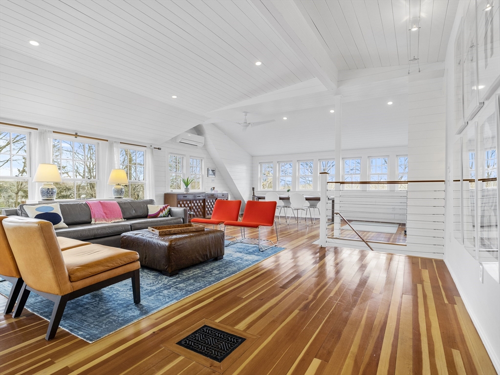 70 Curve St