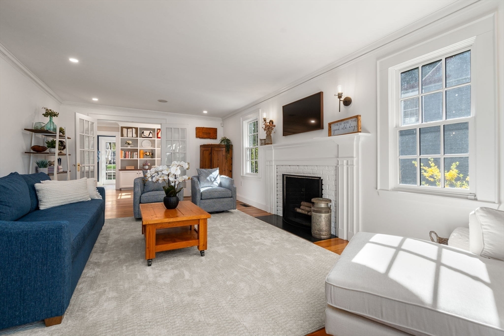 30 Trowbridge Ave