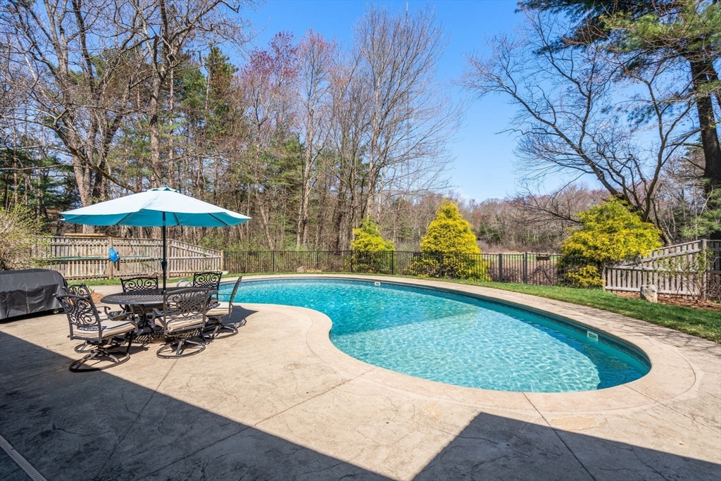 6 Cranberry Ln