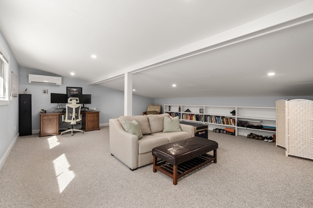 6 Cranberry Ln