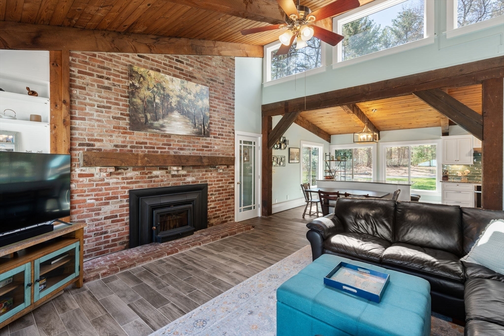 6 Cranberry Ln