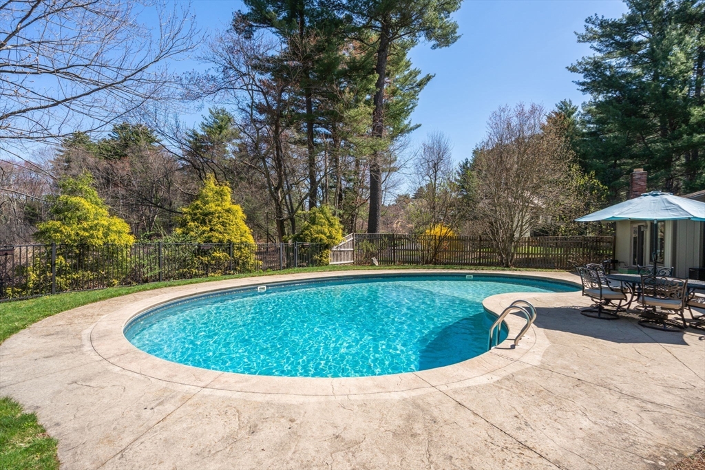 6 Cranberry Ln