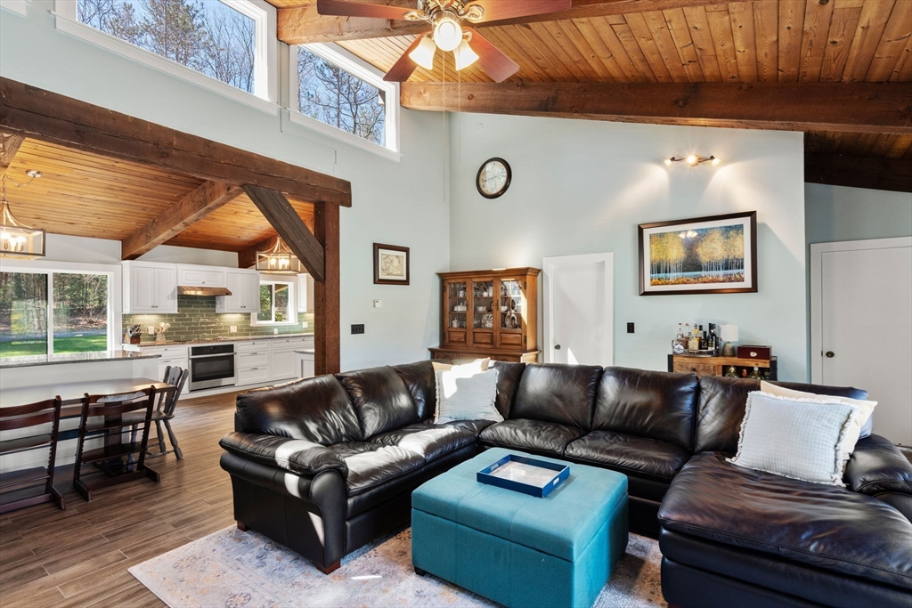 6 Cranberry Ln