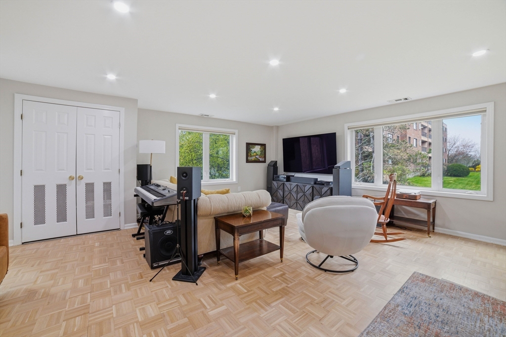11 Ledgewood Way # 16