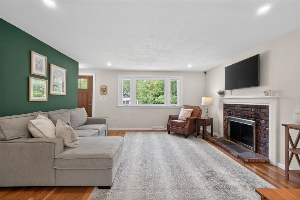 60 Riverview Cir